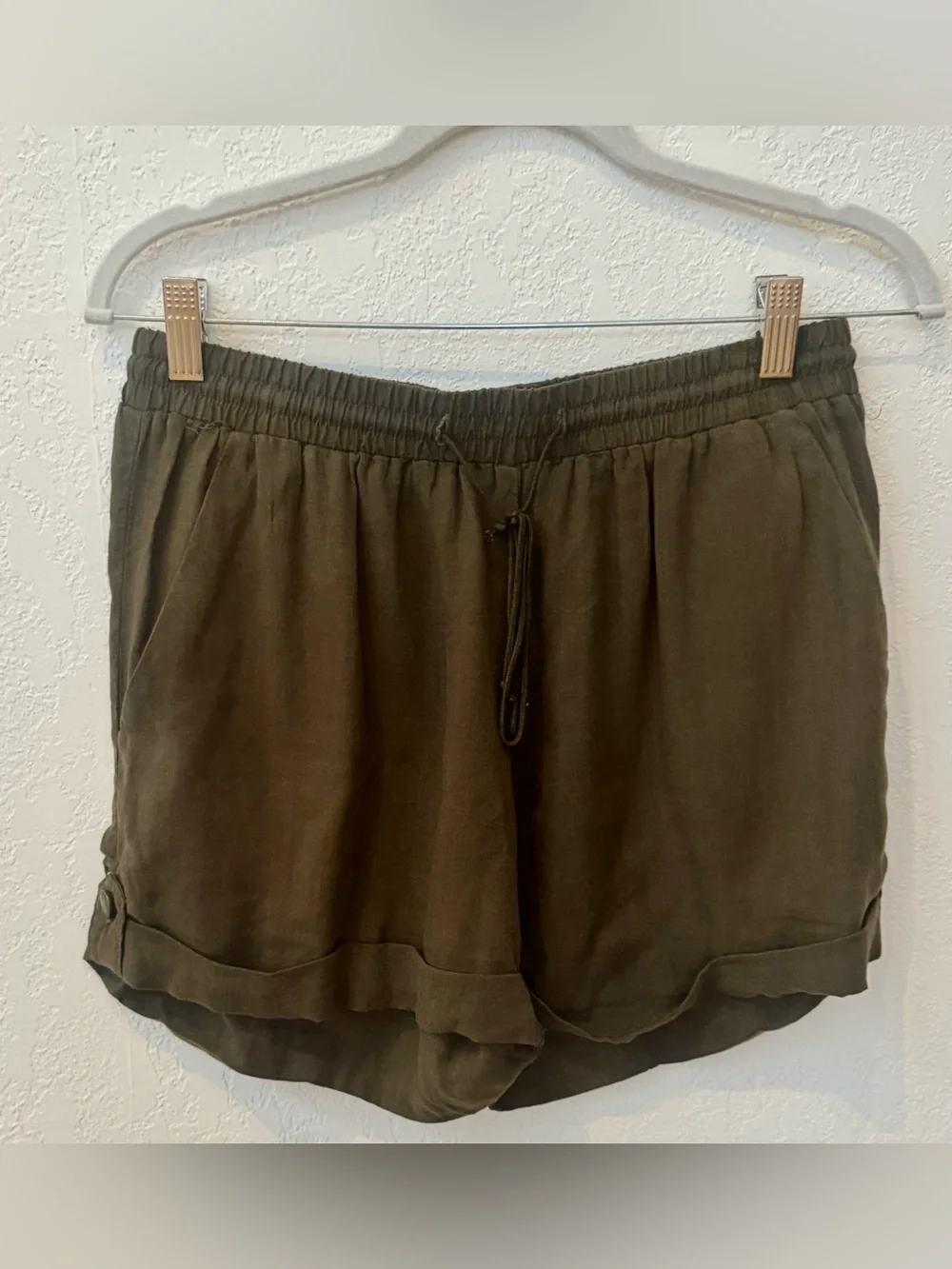 Current/Elliot olive green lounge roll woven short lightweight elastic waist